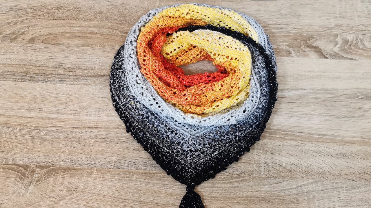 شال مثلث سكارف بخيط Flowers Moon Light  من yarn  Art