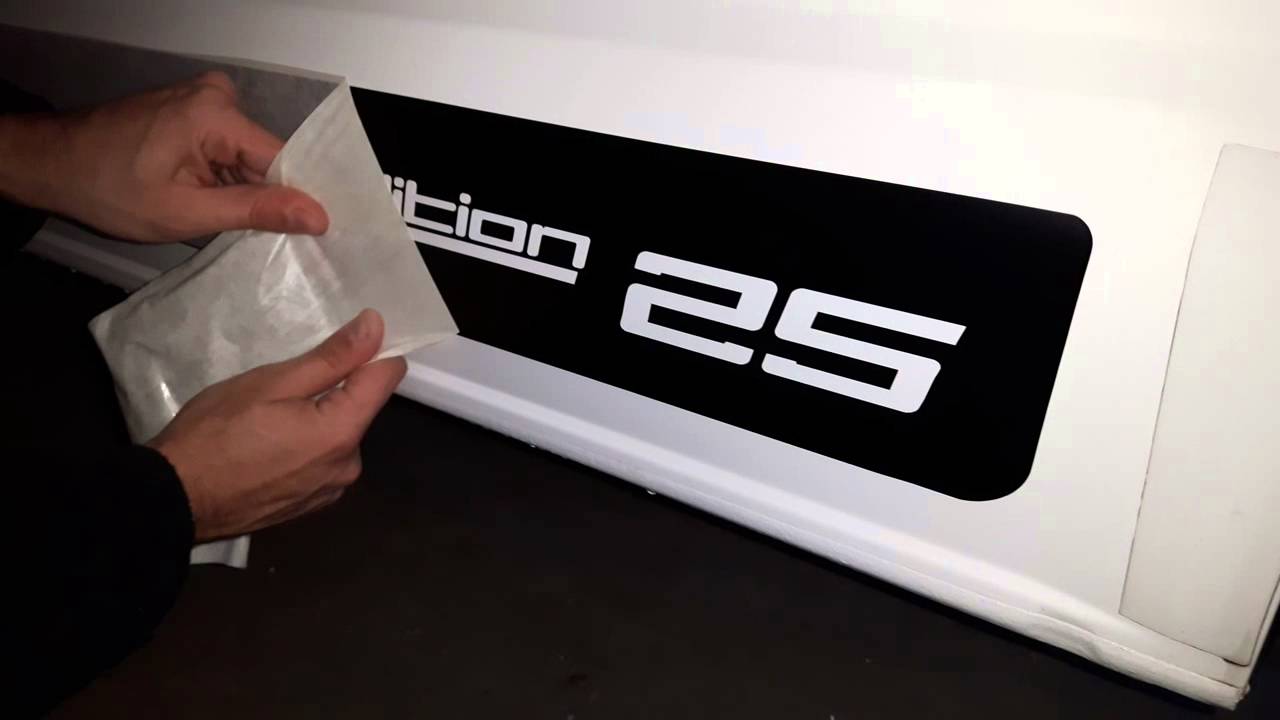 Naklejanie naklejek na  VW T5 edition 25