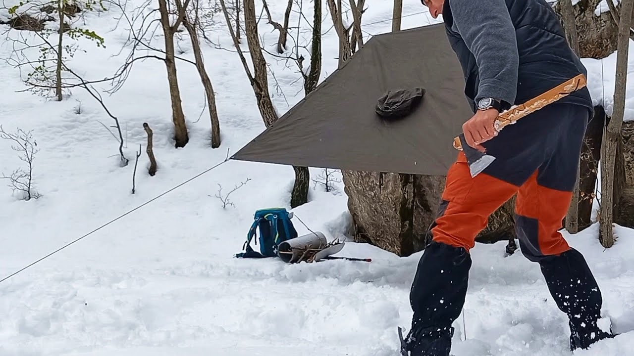 bushcraft con la neve, erbe commestibili, accetta Rinaldi ecc.