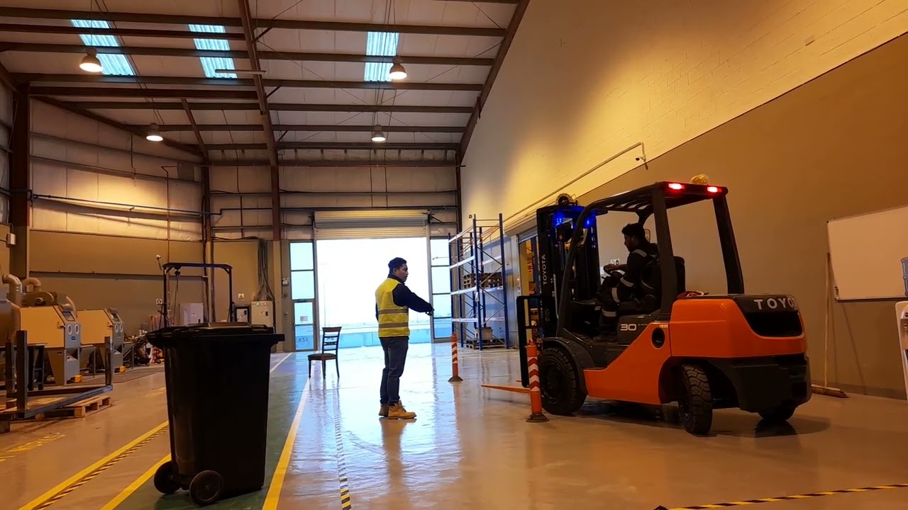 تعليم سياقة الرافعة الشوكية - Forklift Training in Arabic