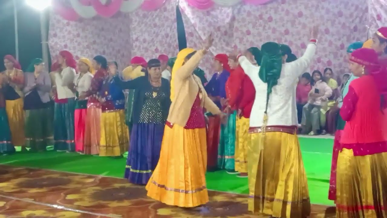 शादी में बहुत ही सुन्दर हारूल!!PAHADI CULTURE HARUL//JAUNSARI JAUNPUR RASO TANDI/VILLAGE TAKARNA//UK