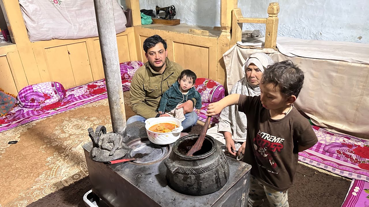Yak Meat Gorkon Recipe - People Living Style In Cold Villages In North Pakistan - Gilgit Baltistan 