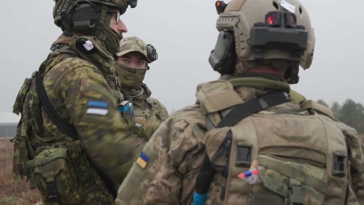 Tropas ucranianas se adiestran en limpieza de trincheras en Polonia