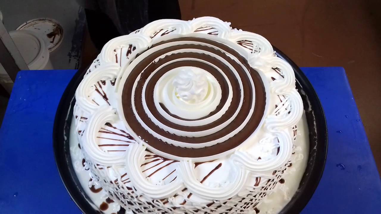 Cómo decorar   un rico pastel de tres leches  fácil y rápido