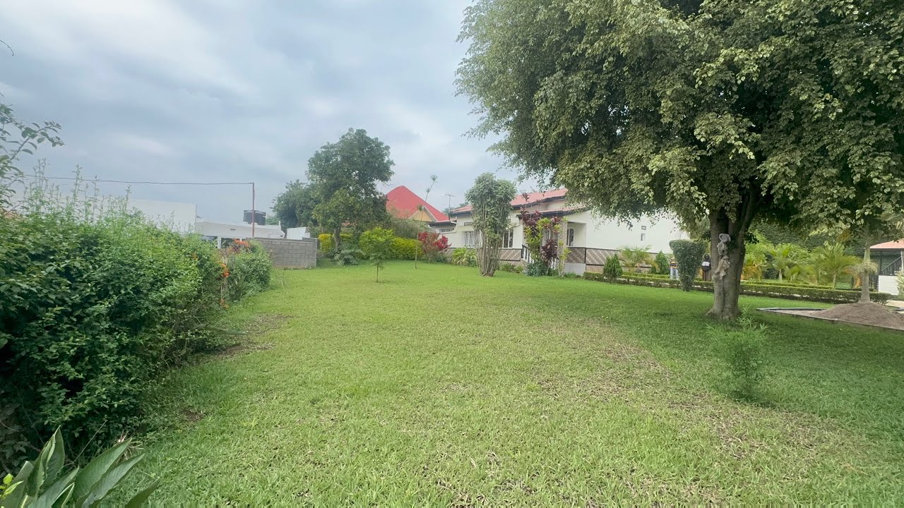 House for rent located Kigali kibagabaga 4bedrooms 3bathrooms Price 1000$ not full furnished 