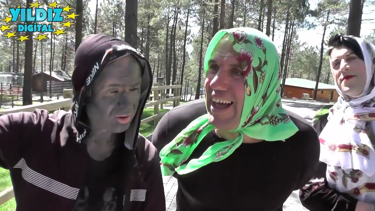 Epselek Afrikalı yeğeniyle park maceralarında