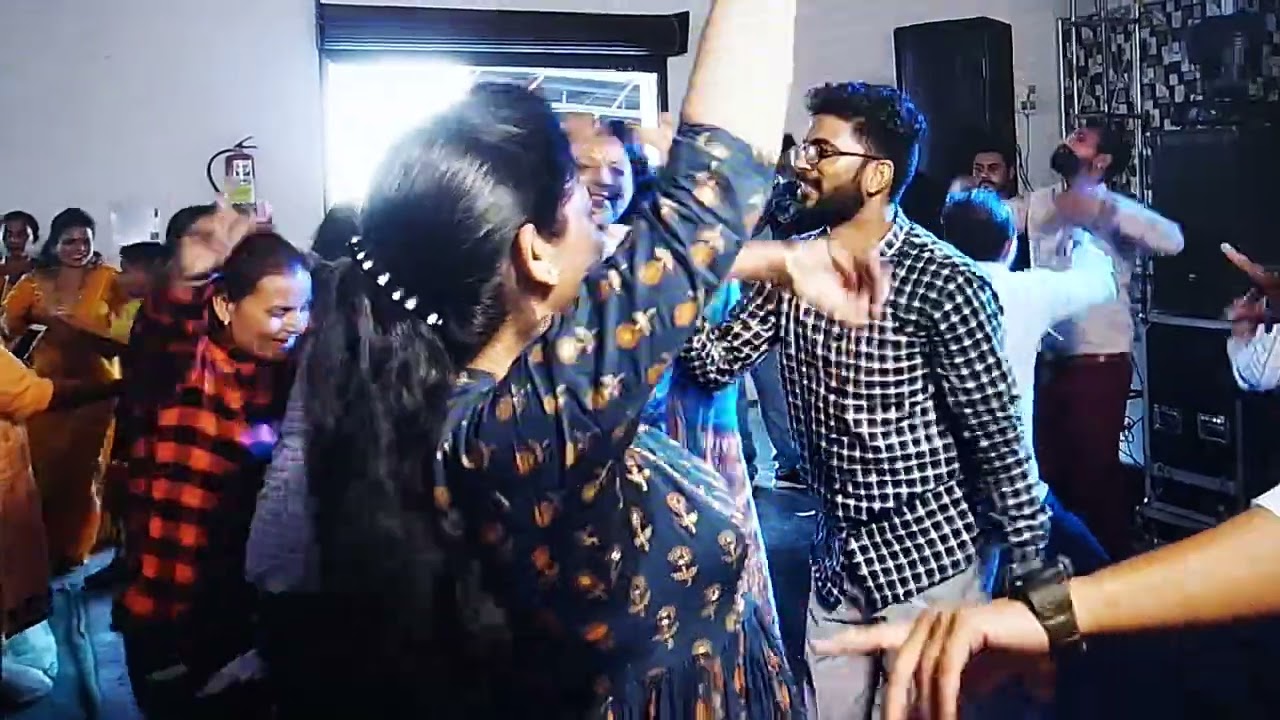 Badi Mami Zaildarni  bhangra //Punjabi dance  // Desi Lok sangeet