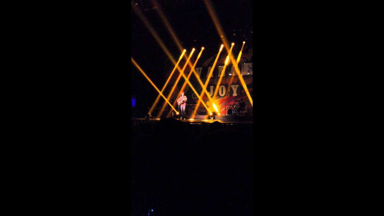 Snaggletooth - Vance Joy @the Beacon Theater 3.29.16