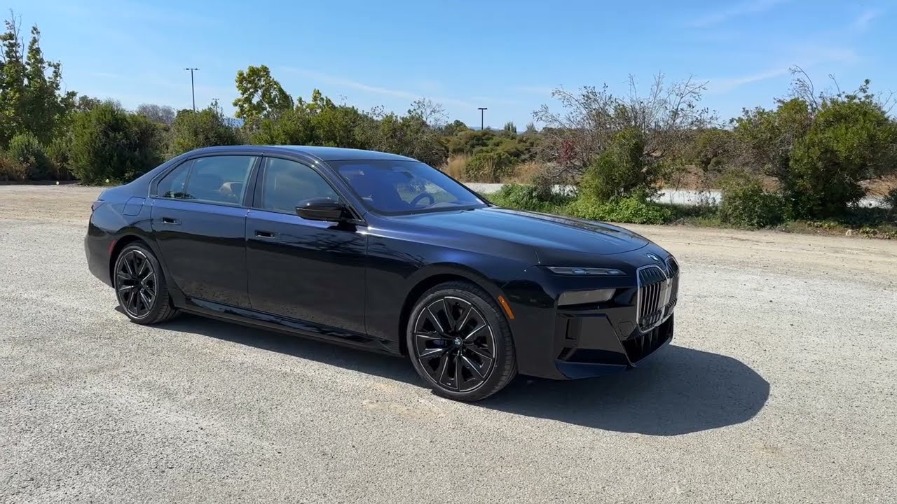 The most ridiculous 7 Series ever: the i7 M70 | 4K
