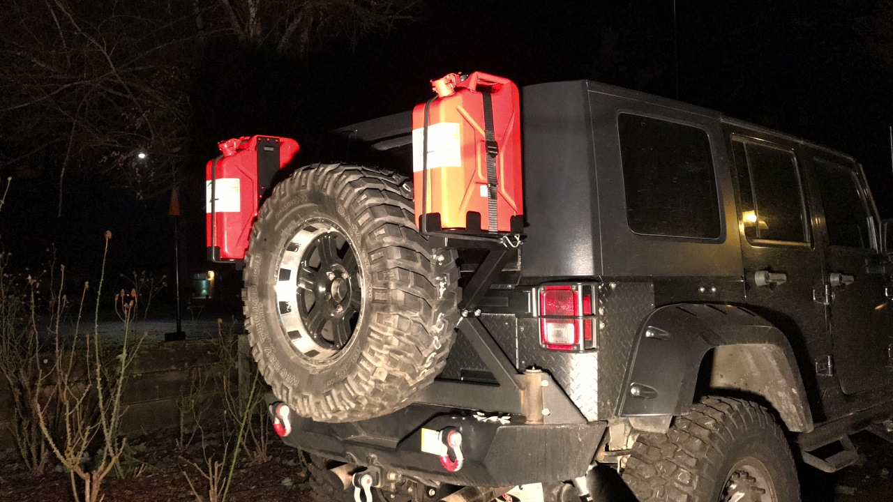 UPGRADE! Wavian NATO Jerry Fuel Cans & Rock Hard 4x4 Tire Carrier Tank Mount.