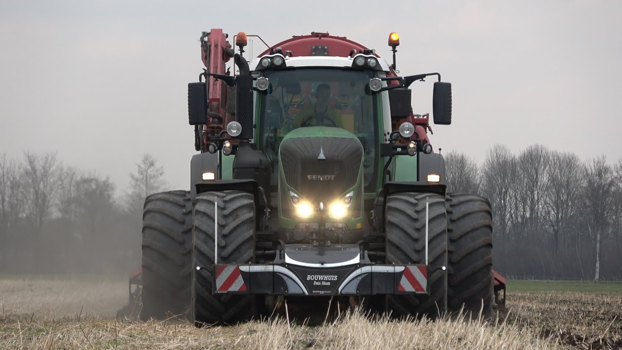 Loonbedrijf Bouwhuis met Fendt 939 Vario en Schuitemaker Robusta aan het bouwland bemesten (2018)