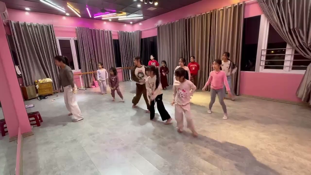 Tập múa 1.3 p4