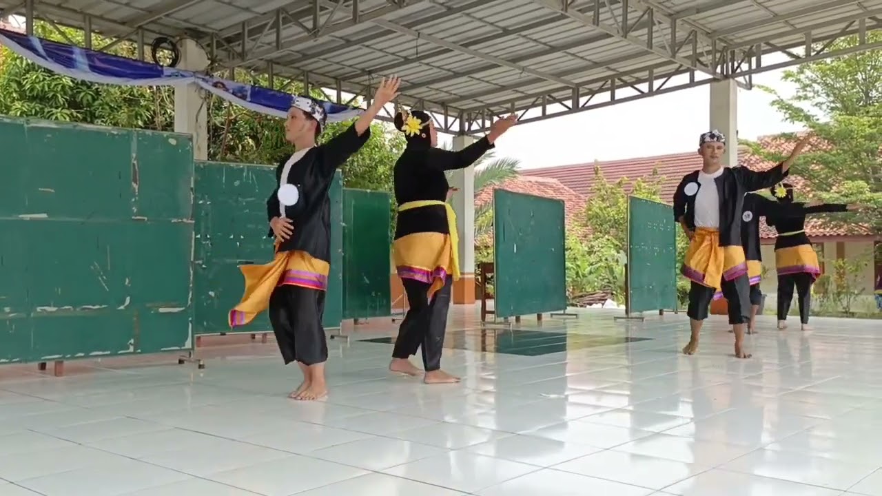 Tari rendeng Bojong kelas XI.TEKNIK 1 kelompok 1