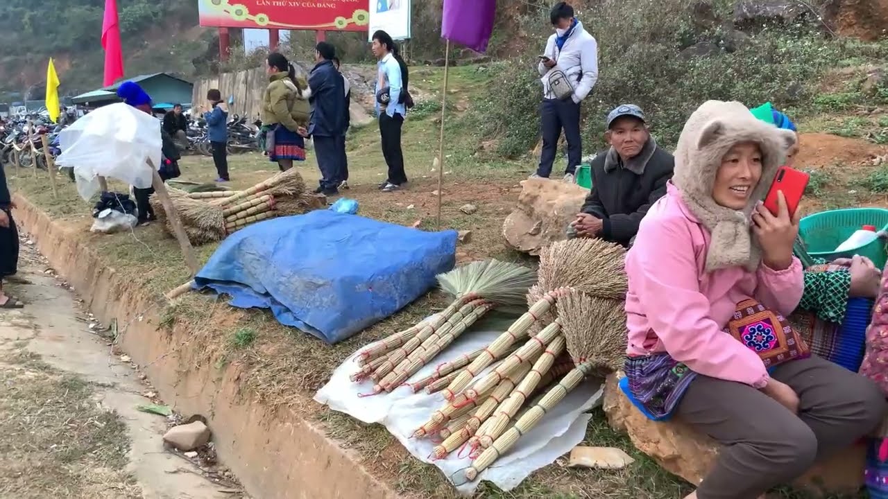 Authentic video from the border market in the days leading up to the Lunar New Year.