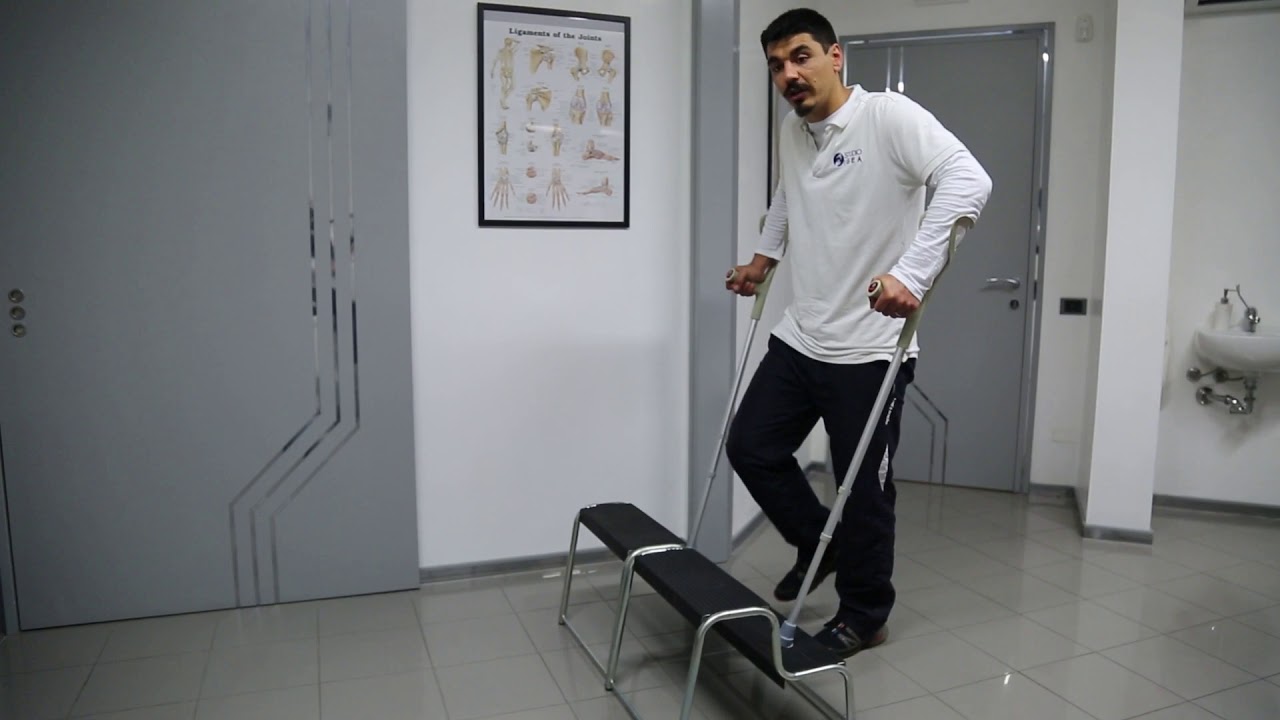 Come Salire e Scendere le Scale con le Stampelle - Fisioterapia - FISIO IGEA - Livorno