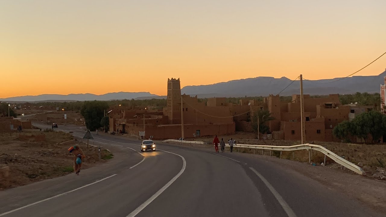 مشاهد من اقليم زاكورة الطريق الوطنية 9 ترناتة 😯 غروب شمس🚘🚘🌅😮