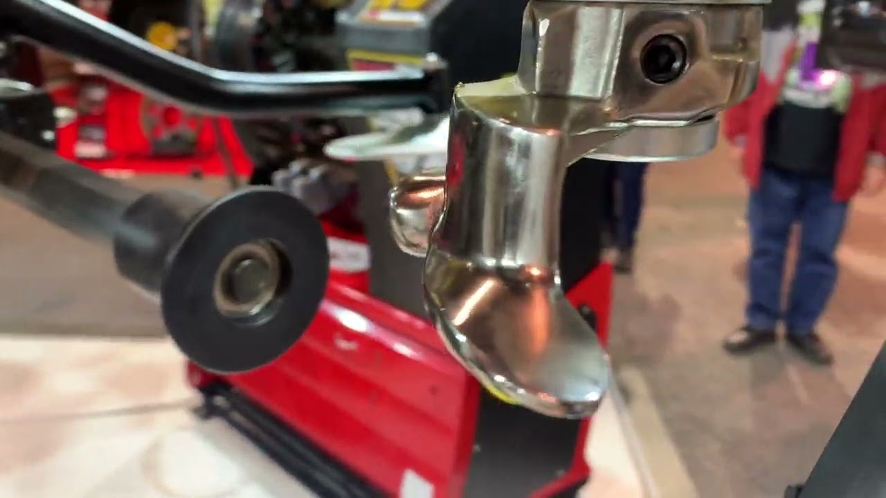 ATEK Avantgarde tire changer