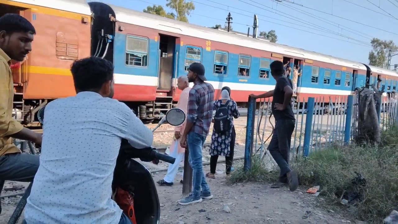 74024 Sharunpur - Delhi CNG Demu Express Special arrivel at Shamli , Plateform no:1, 46 mint Late.