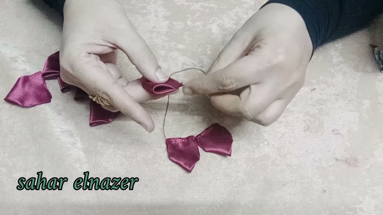طريقة الورد لتزين الستاير والملابس وتوكة الشعر ..Make roses for the curtains