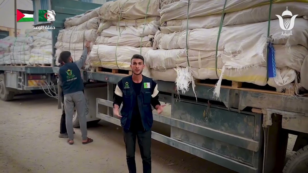 🔴فيديو لليوم 391 جمعية البركة الجزائرية تتمكن من إدخال شاحنات الخيم ليتم توزيعها على العائلات