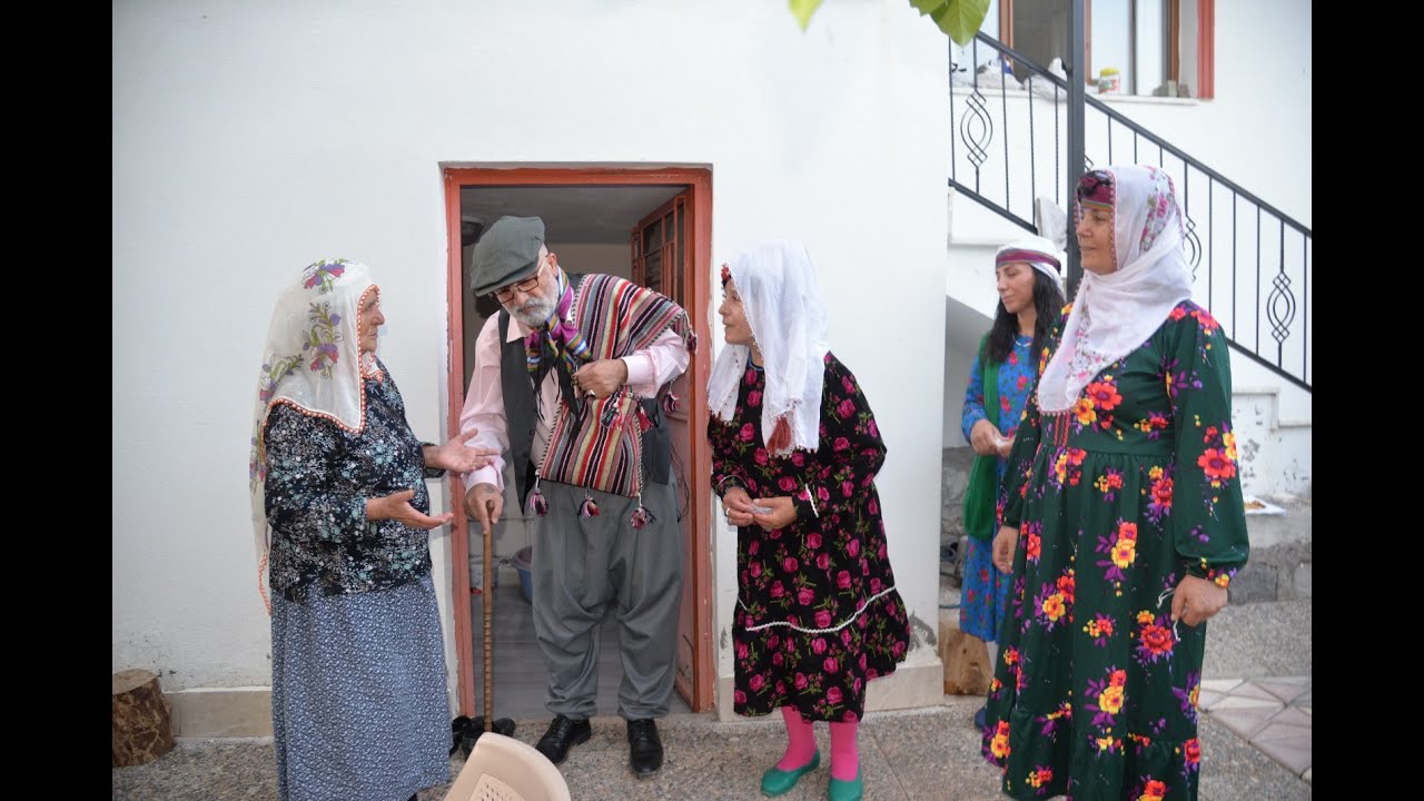 Anadil i&ccedil;in teberik dağıttılar