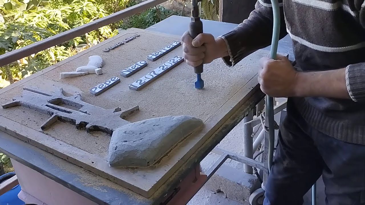 6º- Domina el arte de labrar piedra con el martillo neumático: acabado abujardado. (lápida)