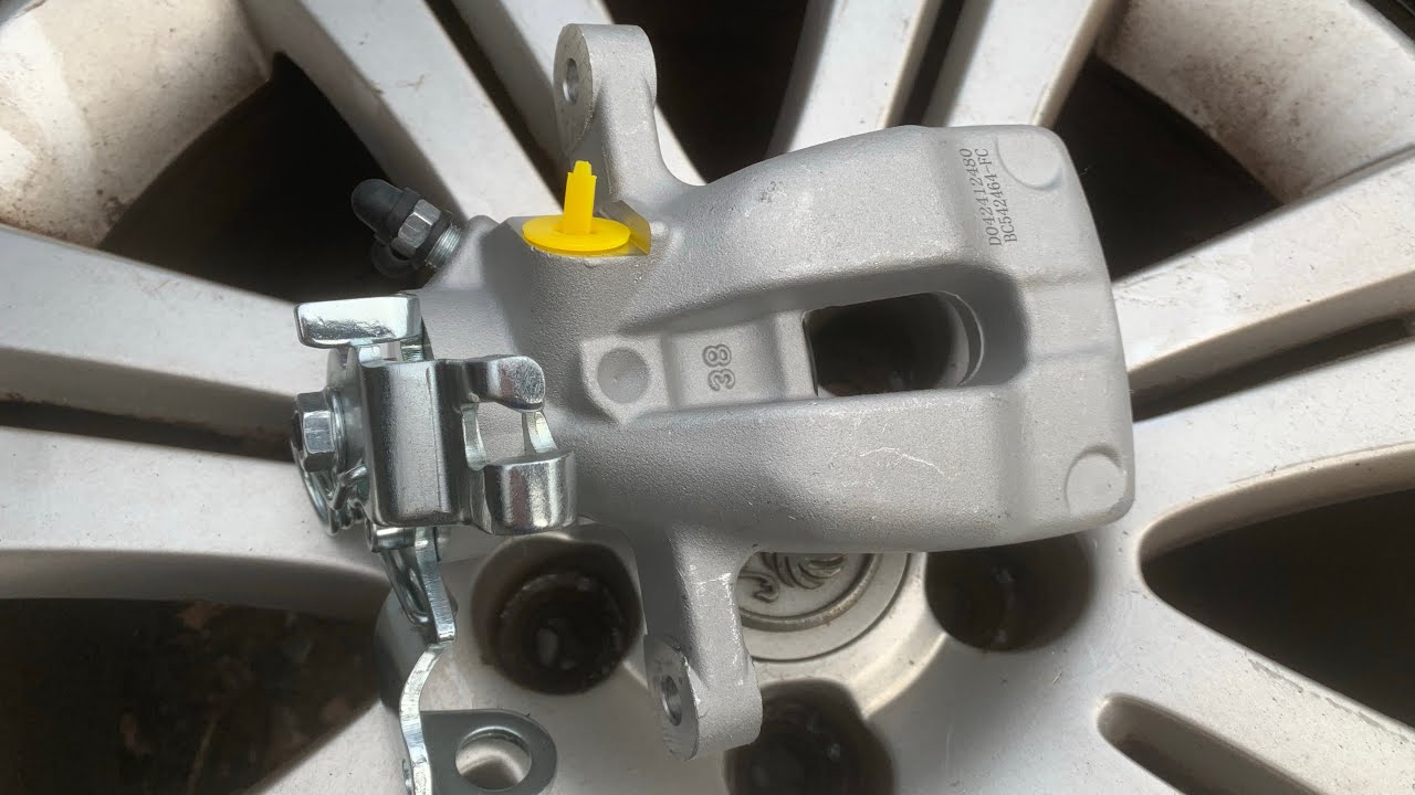 Vauxhall/opel Astra rear brake caliper replacement