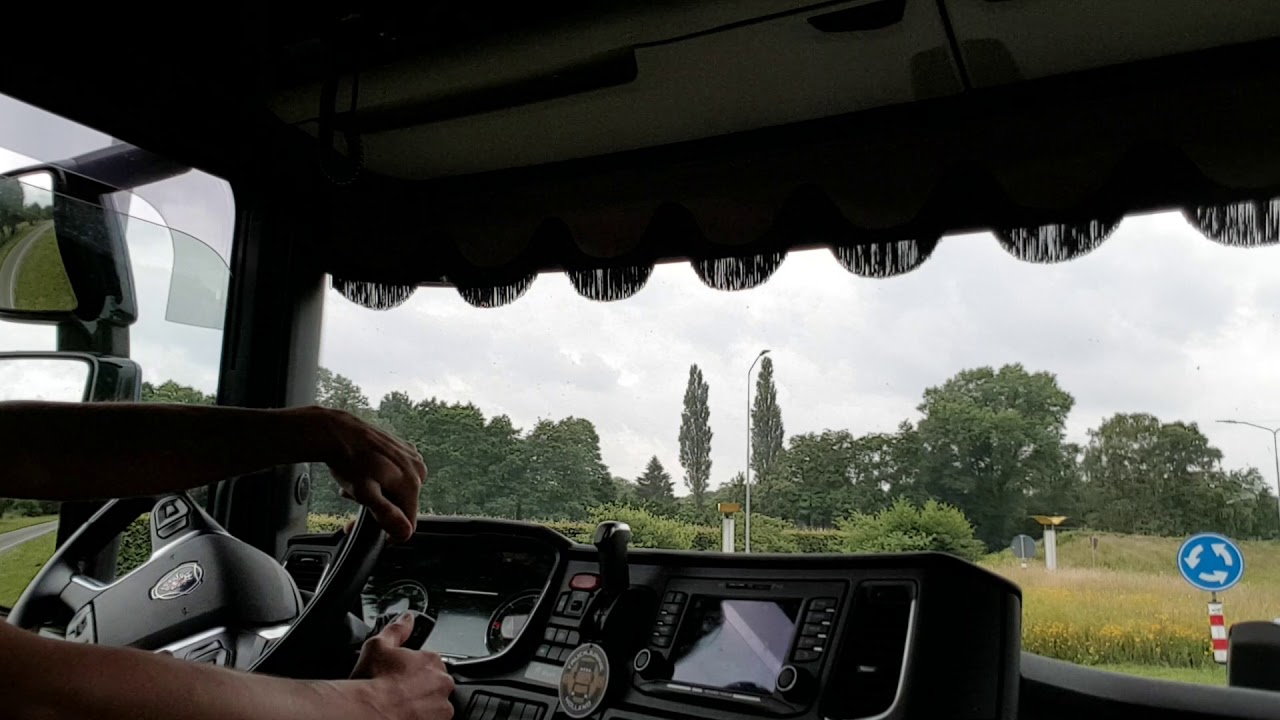Scania R520 V8 Next Gen stock sound with a load of 30 tons