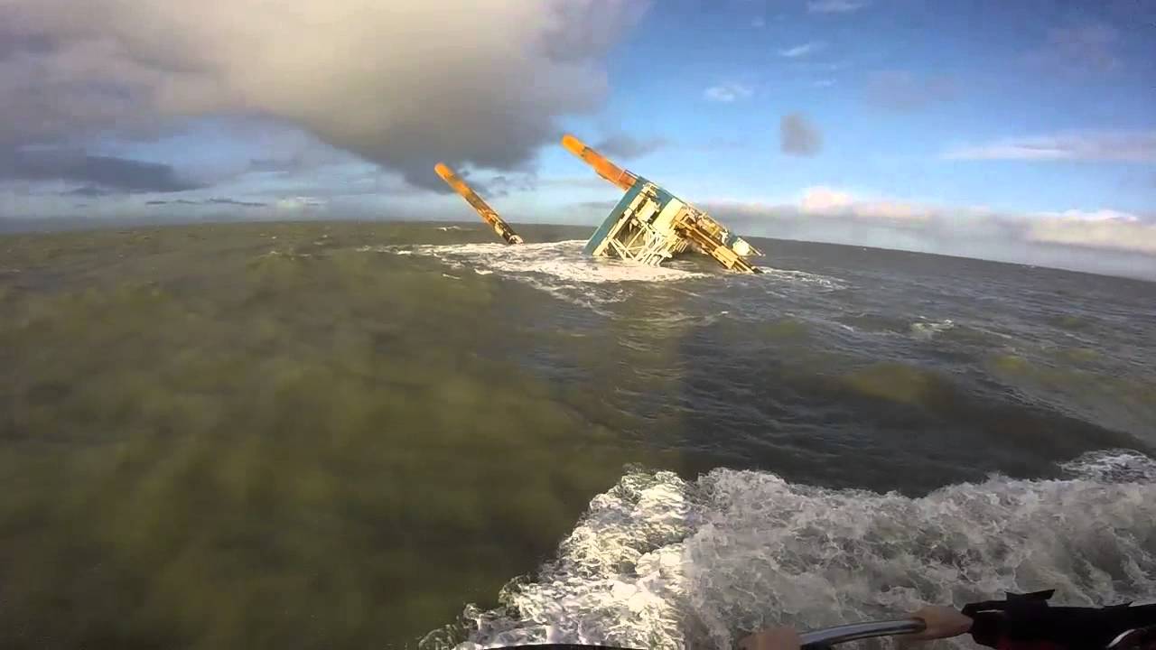 Hvide Sande redningsbåd Emile Robin på Nordsøen for at se på Sea Worker. Hvide Sande Rescue Boat