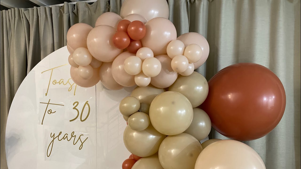 Fall balloon install #balloondecor #balloongarland #balloons #diy #eventplanning #diyballoongarland