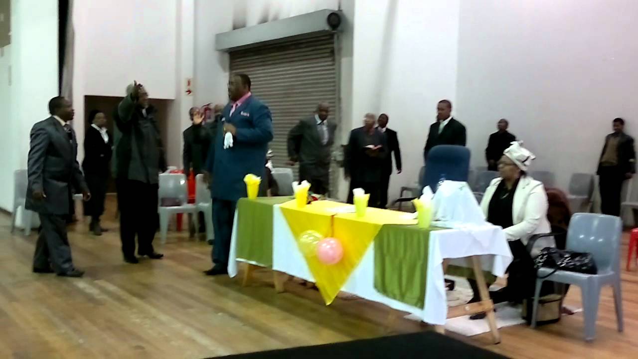 Dr. Bishop Lucas Mnqantsa - UThixo uzichasile izithixo.mp4