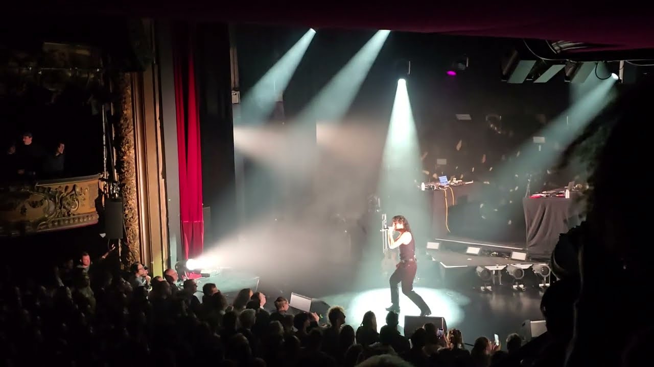 CHATON - Deux Larmes (Blundetto) (1/8) Live Le Trianon Paris 20241123 202915 HD