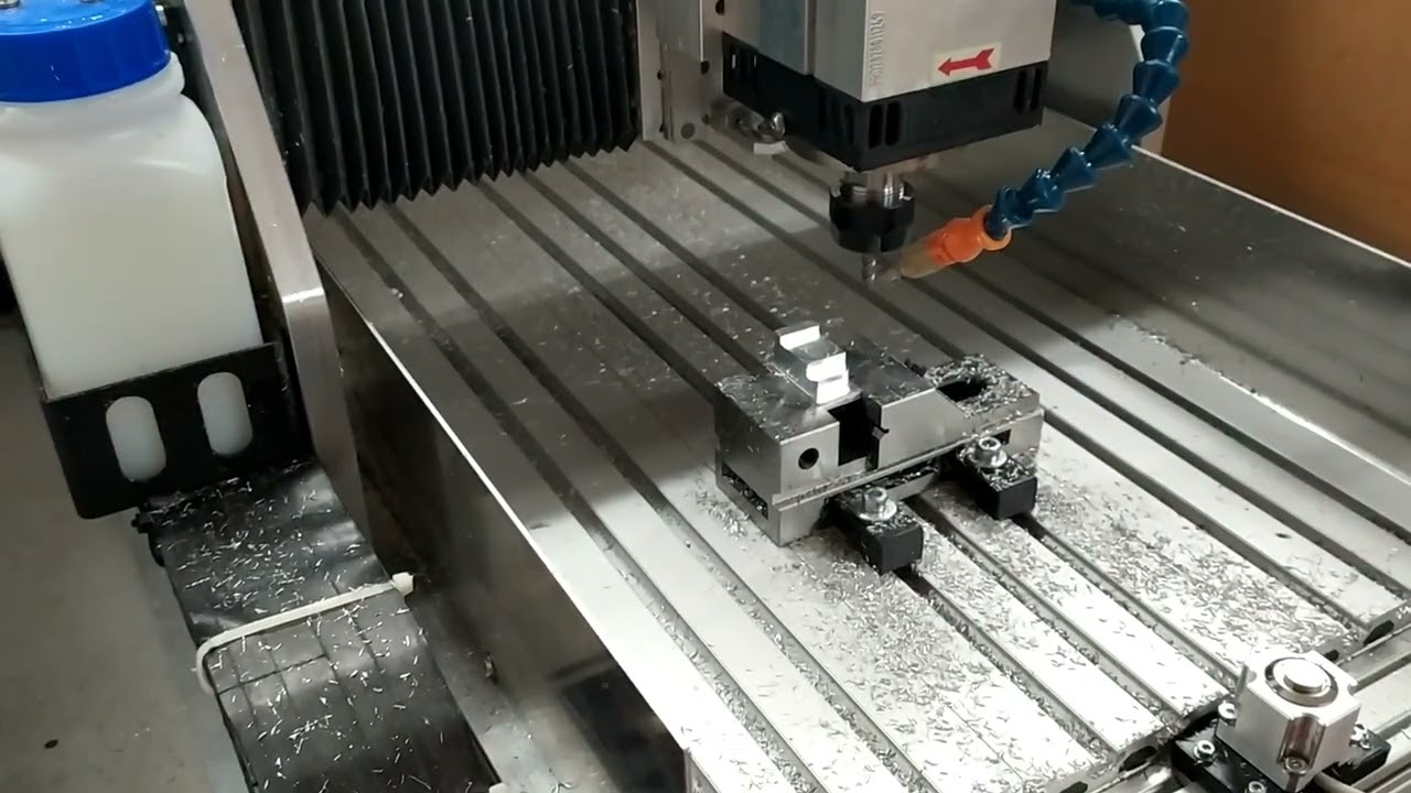 Spannpratzen für den Schraubstock aus Aluminium fräsen