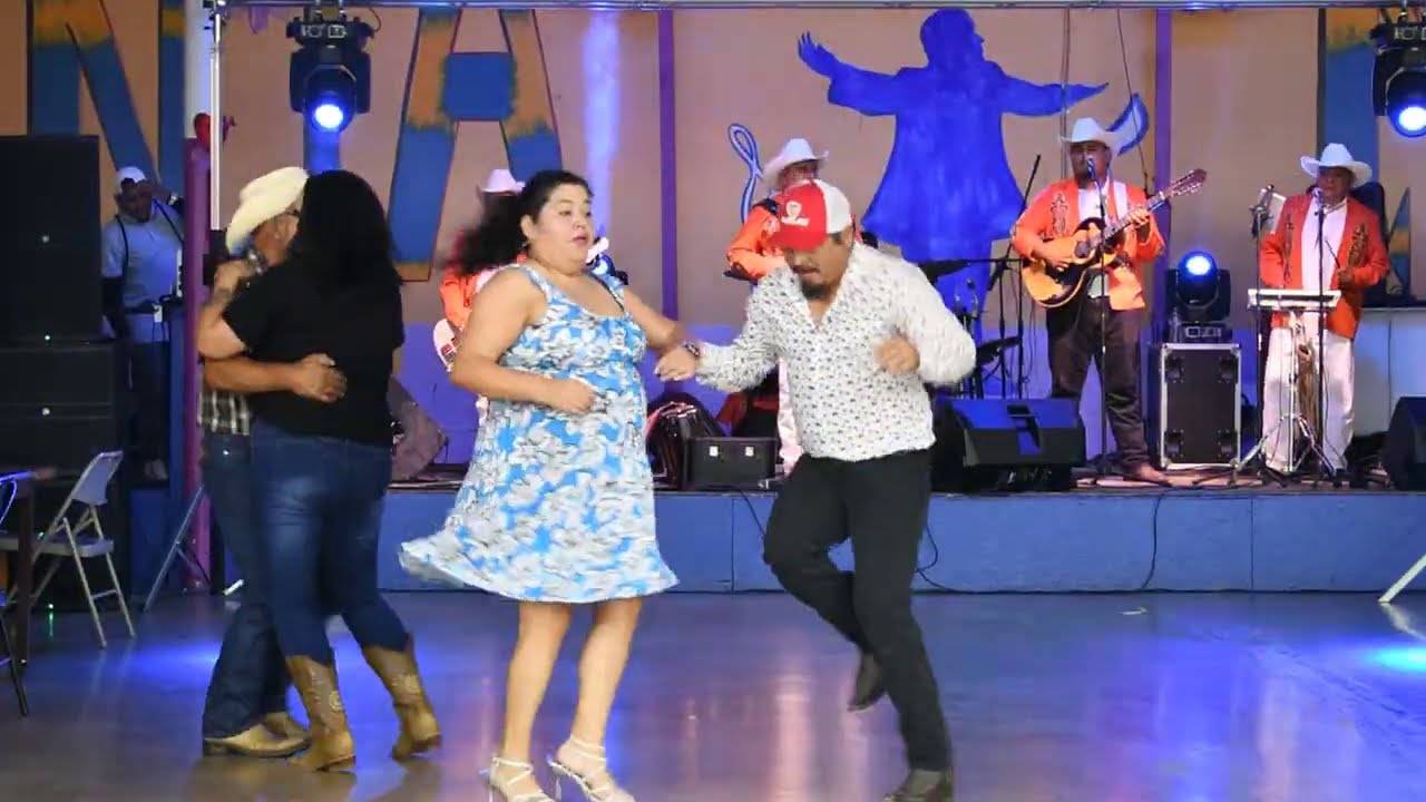 Ese Coco que Quiere Lupe de la Palma Lo arranco yo!  a bailar cumbias con el Grupo Garanon!