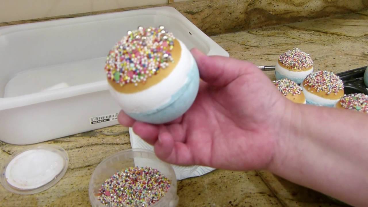 How to Decorate Bath Bombs