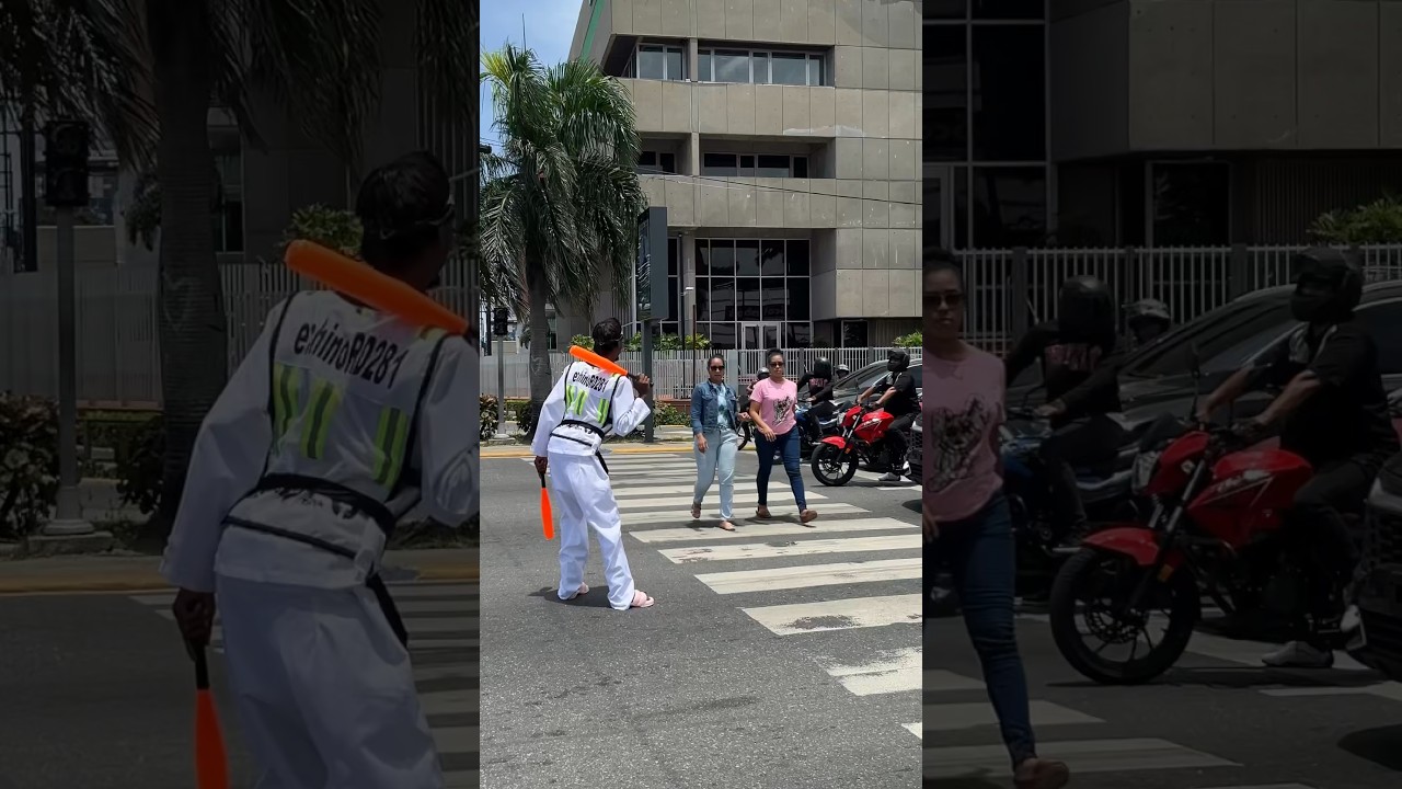 &iexcl;El Chino RD y Su Forma De Arreglar El Tr&aacute;nsito De Rep.Dom! #comedia #humor #viralshort