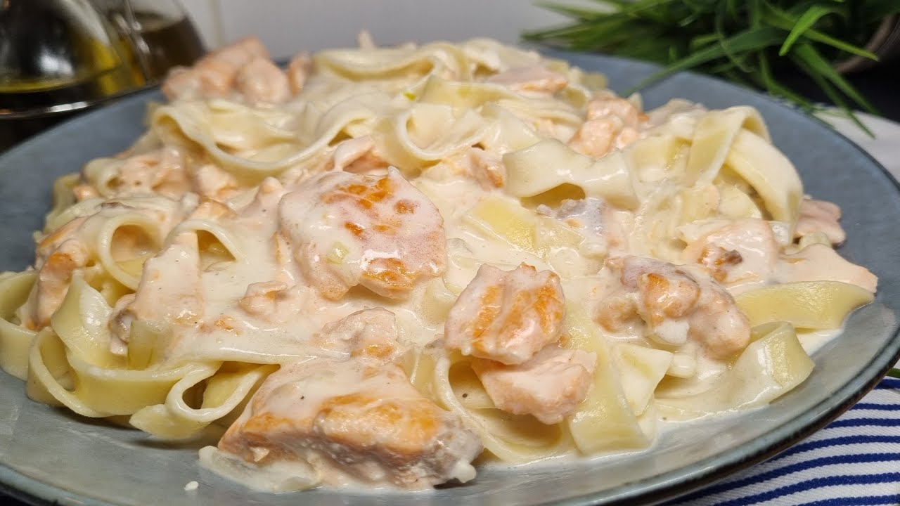 Nu am m&acirc;ncat niciodată paste cu somon at&acirc;t de deliciose!Вкусная Паста с лососем/Creamy salmon pasta!