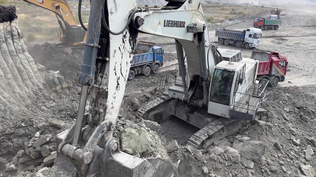 Amazing Excavators, Heavy Hauls, Bulldozers, Trucks And Dumpers In Action - Mega Machines Movie 4k