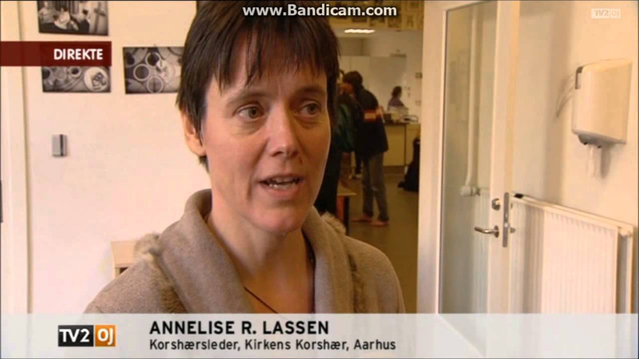 TV2 &Oslash;stjylland: Mand afbryder live interwiev