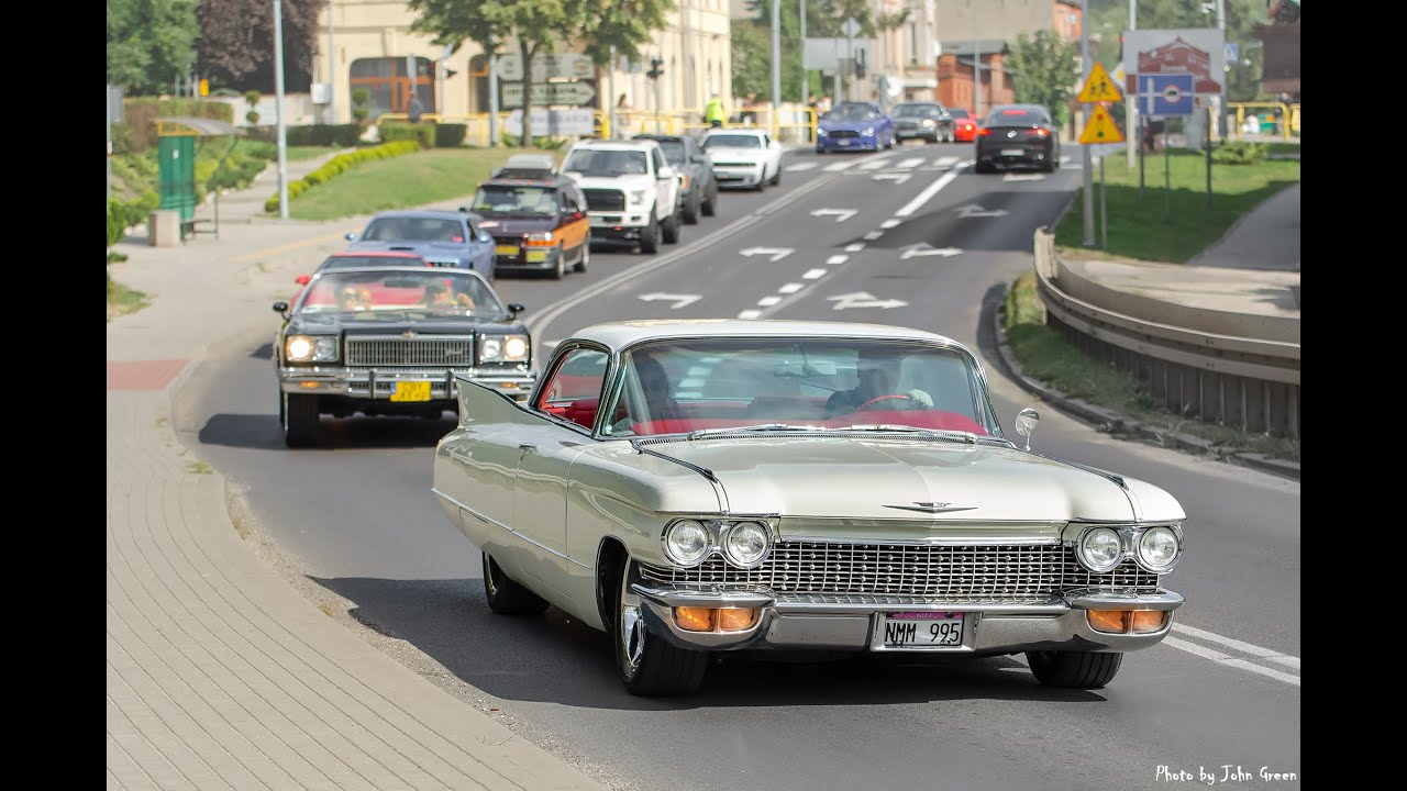 Golub-Dobrzyń. Parada Aut Amerykańskich przez Rynek 31.08.2024