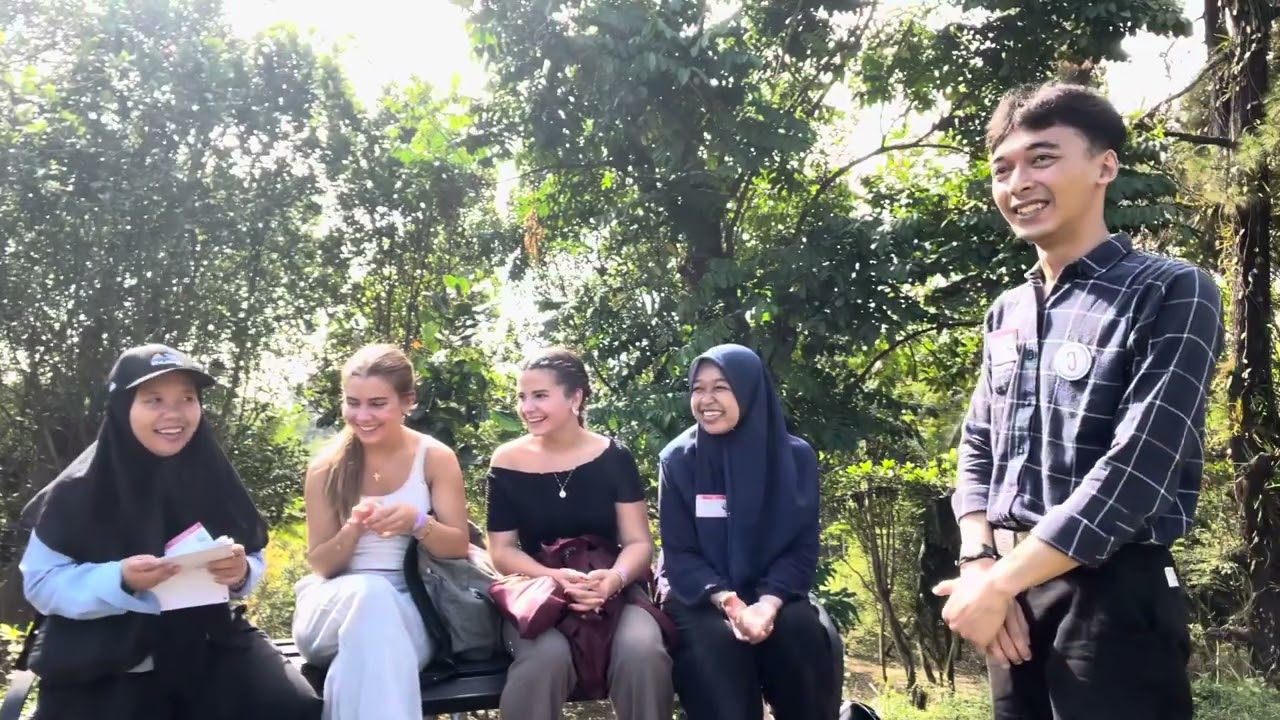 Travel exam ✈️️ at Borobudur tample, make a conversations with foreigners from Spain🇪🇸