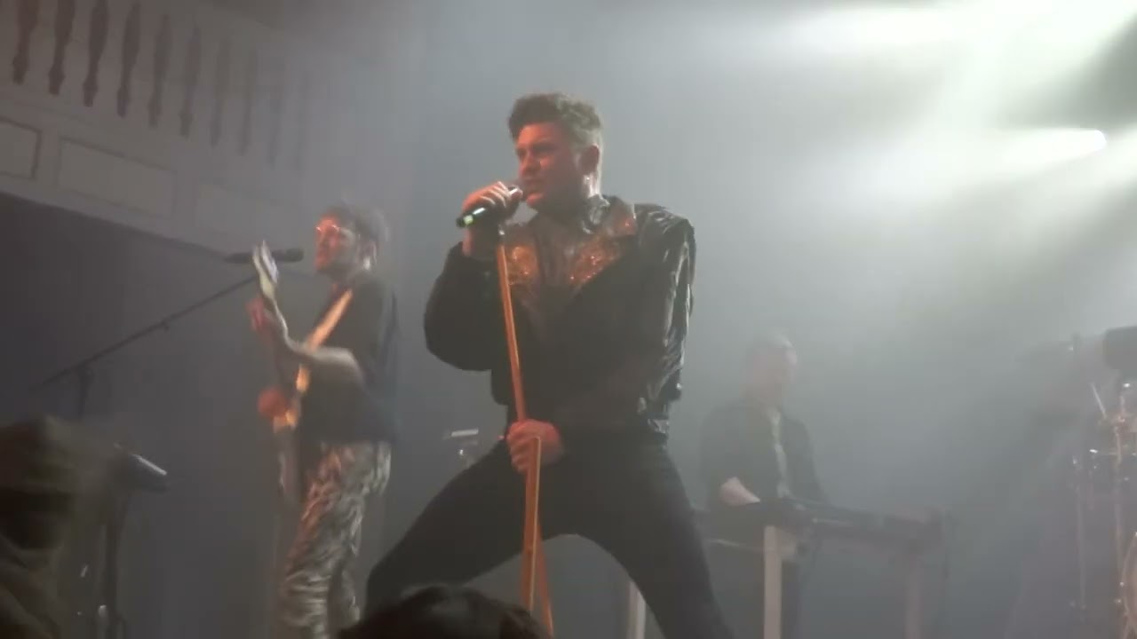 Fyr og Flamme - Hvem tror du egentlig du er? (live @ Bygningen, Vejle 14-04-2022)