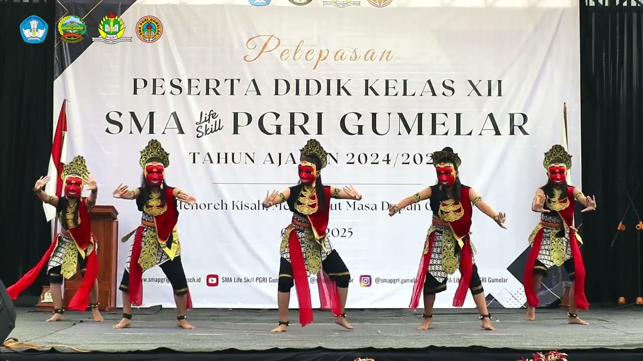 Tarian Tradisional Memukau! Tari Topeng Kreasi Pembuka Pelepasan SMA PGRI Gumelar 2025 ✨🎭