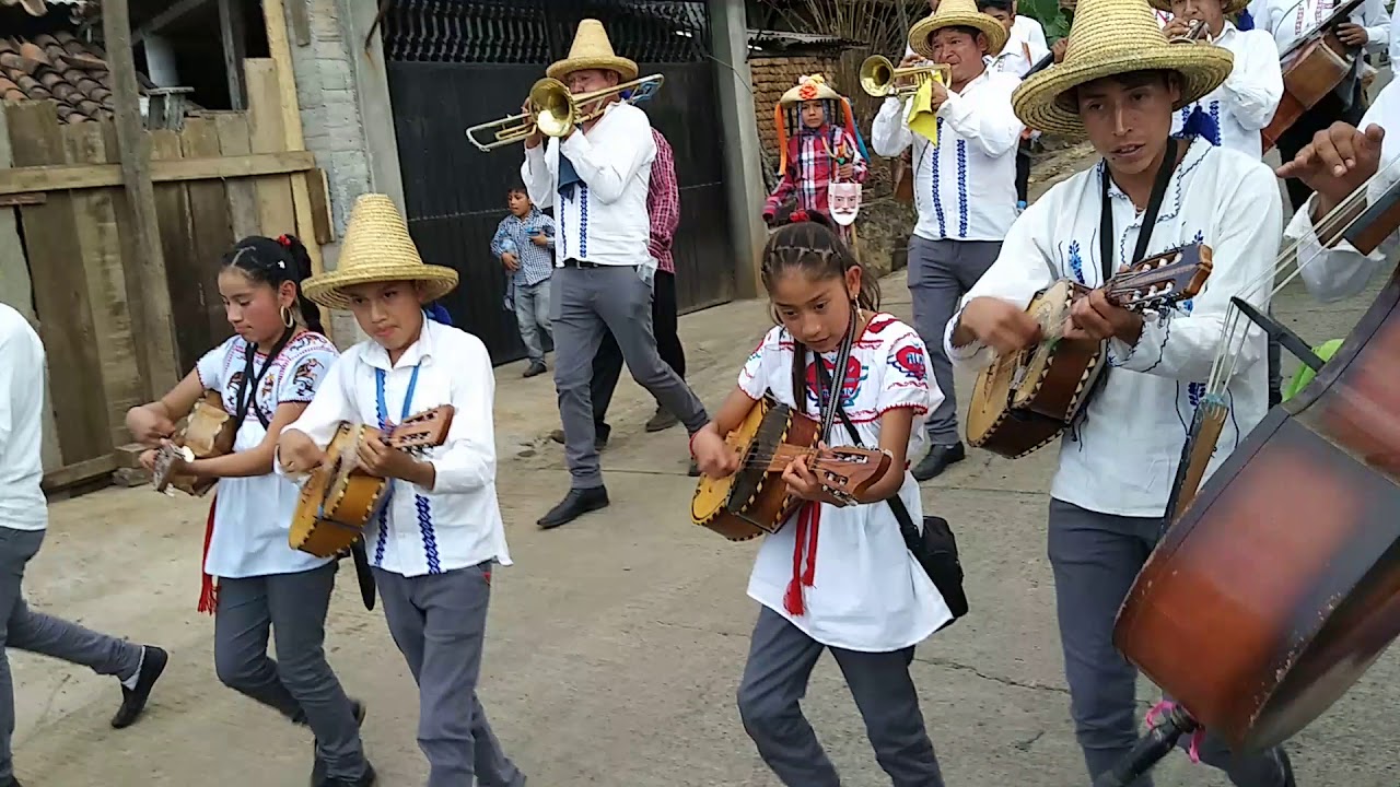 Orquesta Hnos. Morales de Capacuaro y Orquesta Ver Alma de Ahuiran