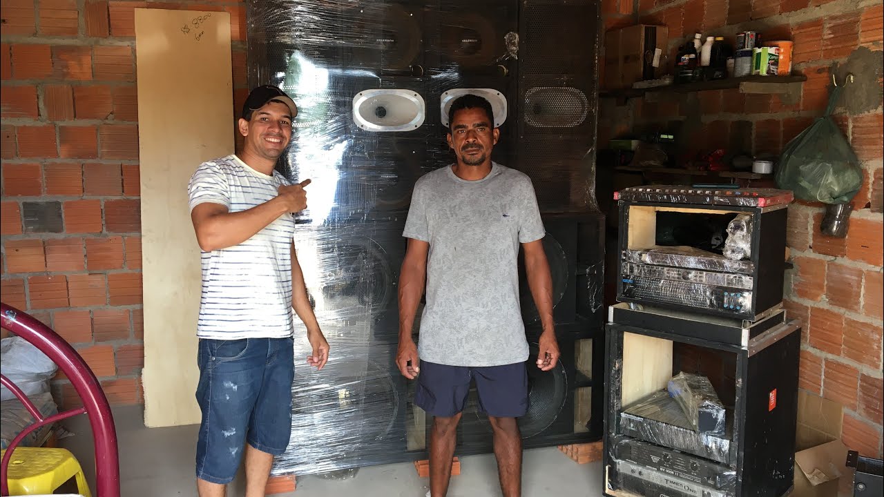 Fui deixar o amplificador Time One RS 812 na casa do dono.
