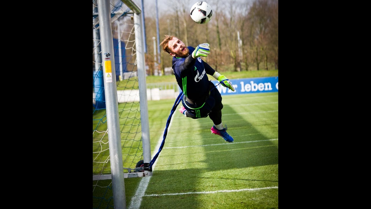 Schalke 04 Goalkeeper Ralf Fährmann individual on practice