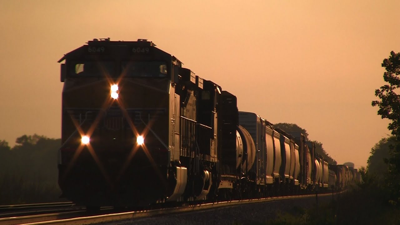 Evening Meet, UP 7019 and UP 6049 on 5-20-2012
