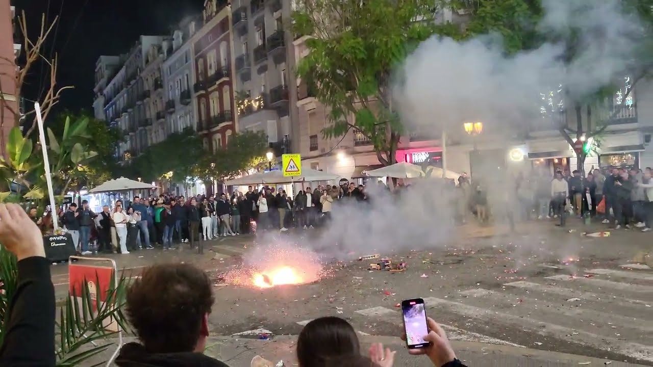 Sfeer in de wijk Russafa, Valencia Las Fallas 2025!