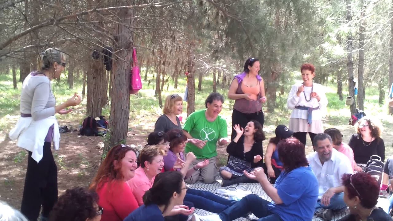 מתי סידס יוגה צחוק תרגיל הטבקצחוק Mati Sides laughteryoga