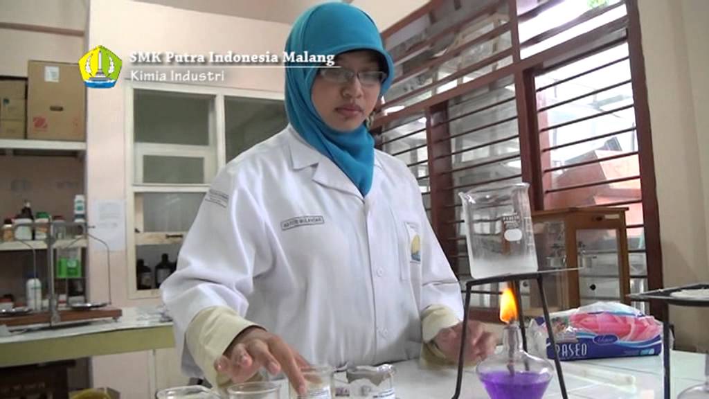 Cara Membuat Virgin Coconut Oil (VCO) SMK Putra Indonesia Malang.